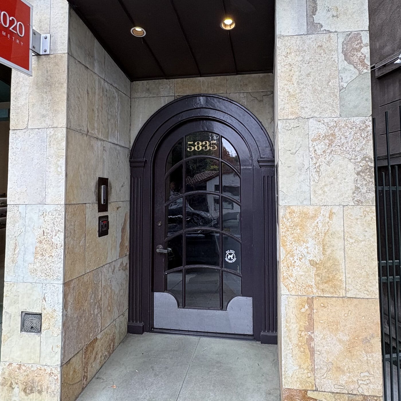 5835 doorway